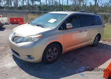 2014 Toyota Sienna Limited V6 7 Passenger z USA, uszkodzony, nr VIN 5TDYK3DC2ES507702